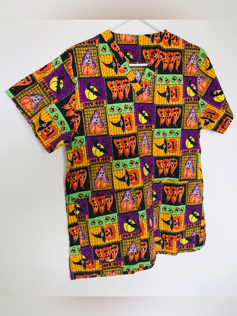 Halloween Autumn Pumpkin Candy Corn bats Scrub Top Size S